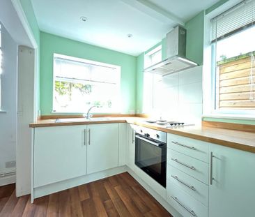 2 bedroom semi-detached house to rent - Photo 5