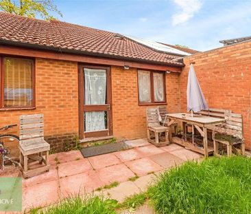 2 bedroom bungalow to rent - Photo 2