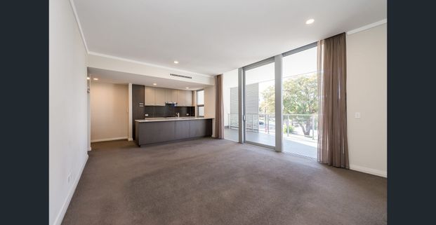 This spacious apartment is luxurious and in a great location! - Photo 1