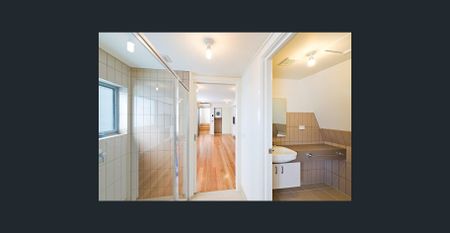 Ditch the car and walk! - Photo 2