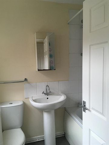 2 Bedroom Terraced House for Rent - Photo 4