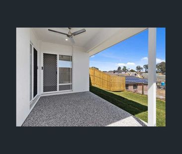 Stylish & Convenient Coomera Living - Photo 4