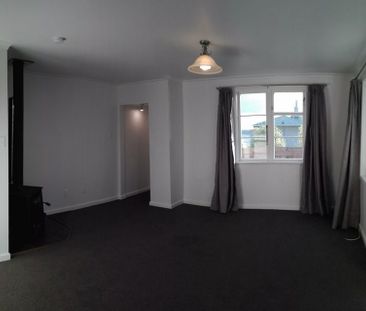 Fully insulated 3 bedroom 1 bathroom home - Photo 5