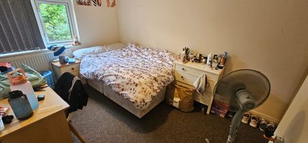 6 Bed - 16 Ash Crescent, Headingley, Leeds - LS6 3LE - Student - Photo 5