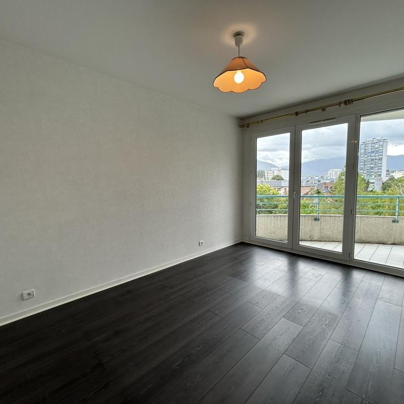 Location Appartement 3 pièces 77m² CHAMBERY 73000 - Photo 1