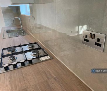 2 bedroom flat to rent - Photo 6