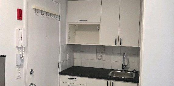 1 1/2 **Non-Fumeur** Chauffé, Éclairé, Semi Meublé, Intercom, WI-FI ($) Caméras de surveillance **Non-Fumeur** - Photo 2