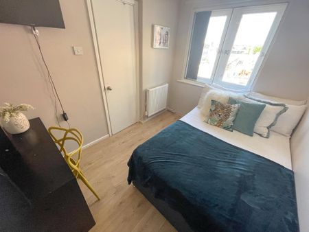 5 bedroom flat to rent - Photo 3