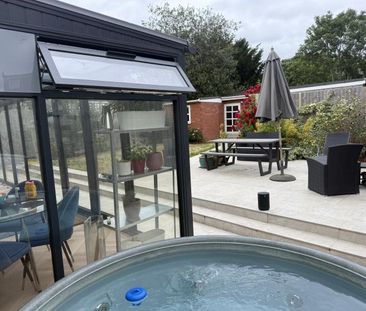 Two Double rooms with own bathrooms and Aircon - Photo 2