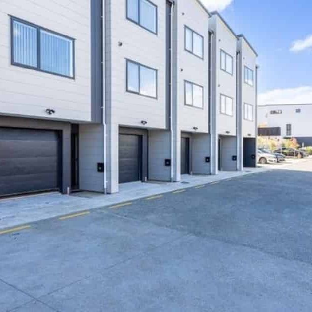 MANGERE BRIDGE, 3 BEDROOMS - Photo 1