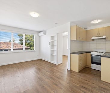 Refurbished One Bedroom Apartment – Great Location! - Photo 1