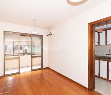 Apartamento com 1 quarto e 41m² para alugar em Menino Deus, Porto A... - Photo 1