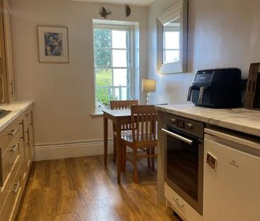 Large bedroom with private shower room, Free parking & health club ... - Photo 4