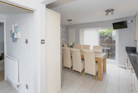 3 bedroom terraced house to rent - Photo 2