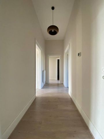 NEUDORF : Appartement T3 ( 2chambres, séjour double ) avec jardin partagé, cuisine équipée neuve ! - Photo 5