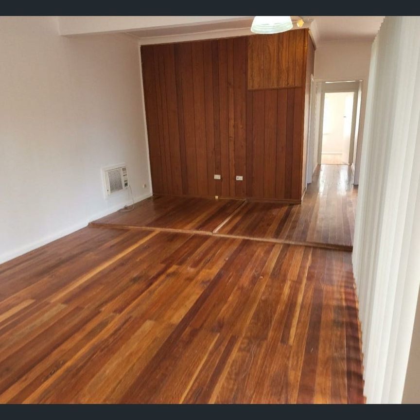 Well-Presented 3-Bedroom Home in Seven Hills! - Photo 1