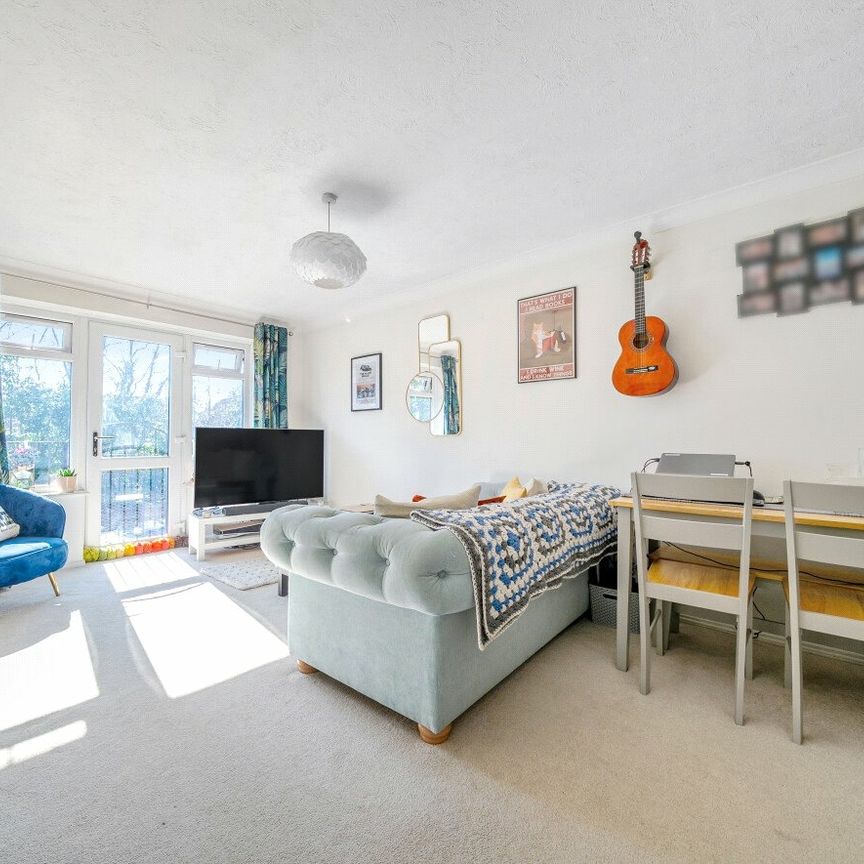 Nelson House, London Road, Greenhithe, DA9 9EG - Photo 1