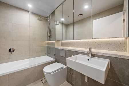 Modern Luxury & Convenience Near-New Apartment with Rooftop Sunset Views - Photo 4