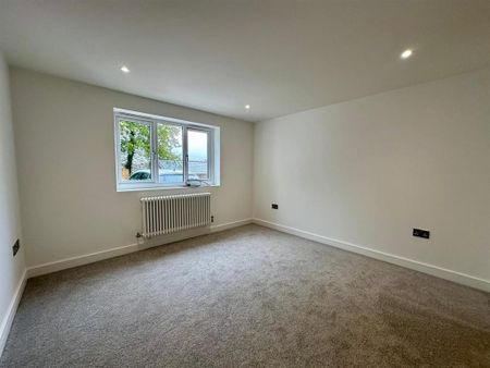 5 bedroom detached house to rent - Photo 4