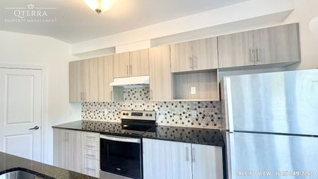 BEAUTIFUL 3-BEDROOM FREEHOLD TOWNHOUSE IN A TRANQUIL NEIGHBORHOOD - Photo 4