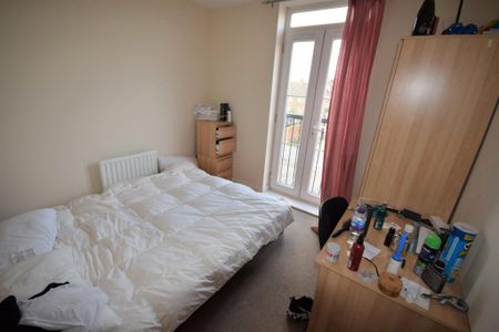 3 bedroom flat to rent - Photo 2