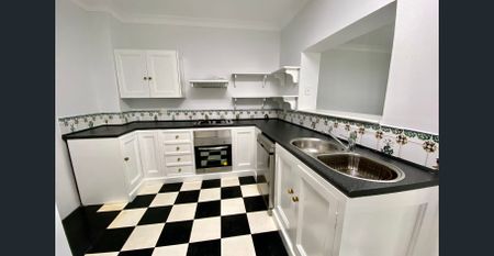 Quaint Three Bedroom Home - Photo 5