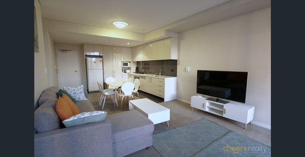 Fully Furnished 2-Bedroom Apartment in Zetland’s Sought-After Emerald Park Complex - Photo 1