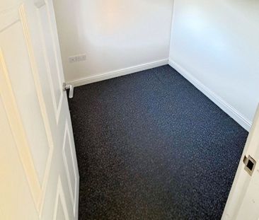 Vicarage Close, South Kirkby, Pontefract, West Yorkshire, WF9 - Photo 4