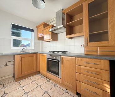 2 bedroom end of terrace house to rent - Photo 2