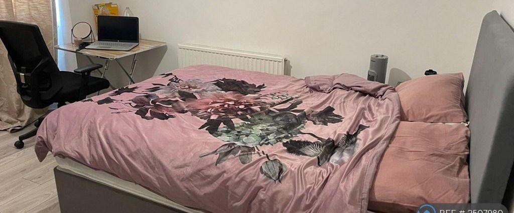 1 bedroom in a house share to rent - Photo 1