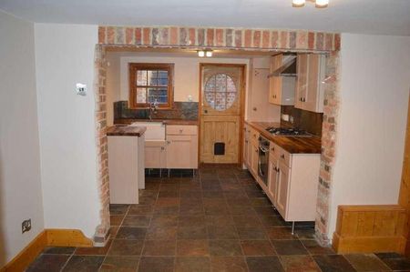 High Street, Hungerford, RG17 - Photo 2