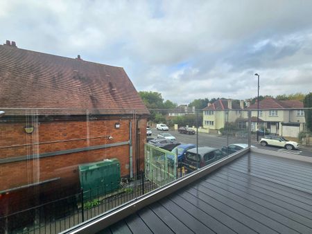 4 Bedroom Apartment, Norbury Avenue, London - Photo 2