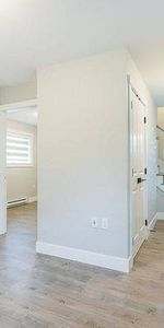 Pet Friendly Laneway House 2 Bed+1.5 Bath+ Den. Laundry - Photo 4