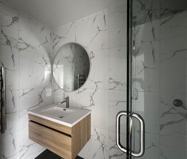 Near new 2 bedroom 2.5 bathroom on Divich - Photo 6