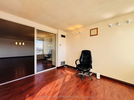 175 Bamburgh Circle #1018 - Photo 3