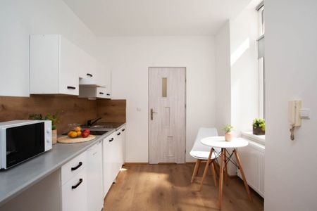 Po remoncie, z osobnym wejściem przy Hali Targowej 41 m² - Photo 3