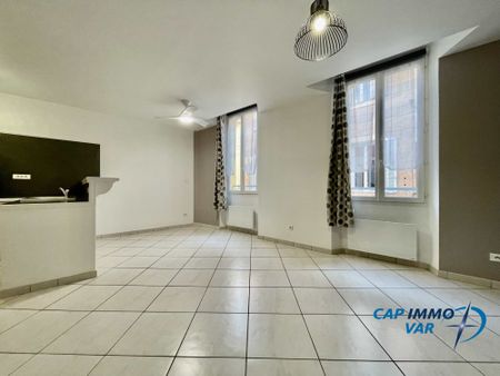 Location Appartement 2 pièces 44m² LE BEAUSSET 83330 - Photo 2