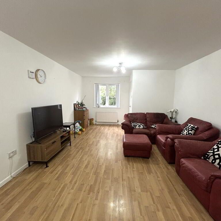 Apt 1, 35 Parkgate Avenue, BT4, Belfast - Photo 1