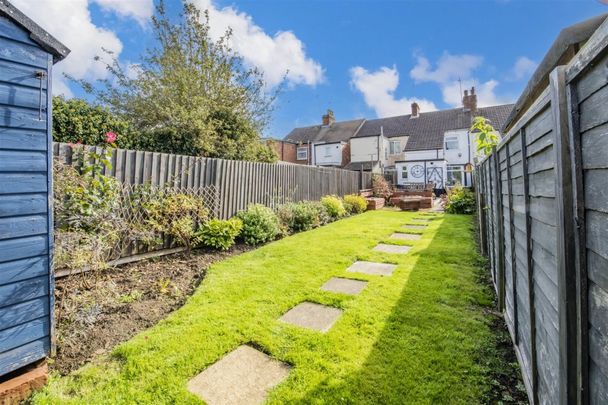 2 bed House - Mid Terrace To Let - Photo 1