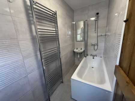 3 bedroom terraced house to rent - Photo 2