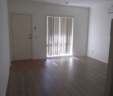 Cozy, well maintained townhouse! - Photo 2