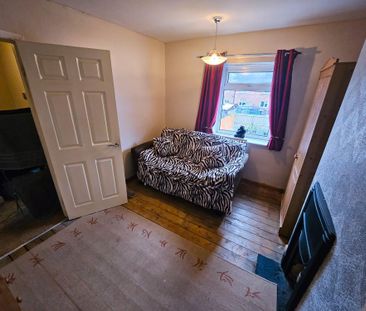 Maplewood Avenue, Deeside, Garden City - Photo 6