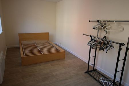 A LOUER : T3 à LILLE • Rue de Ratisbonne - République Beaux-Arts • 900 € - Photo 3