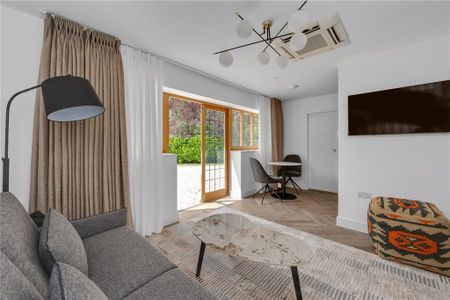 6 bedroom detached house to rent - Photo 2