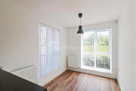 3 bedroom semi-detached house to rent - Photo 4