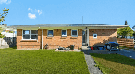 Spacious, Three Bedroom Family Home - Photo 4