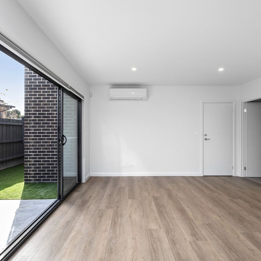 Luxury, sophisticated and low maintenance! - Photo 1