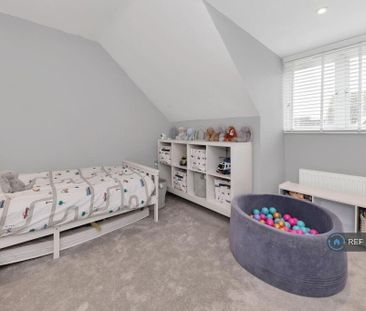 4 bedroom semi-detached house to rent - Photo 5