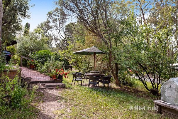 2/1 West End Road, Warrandyte - Photo 1