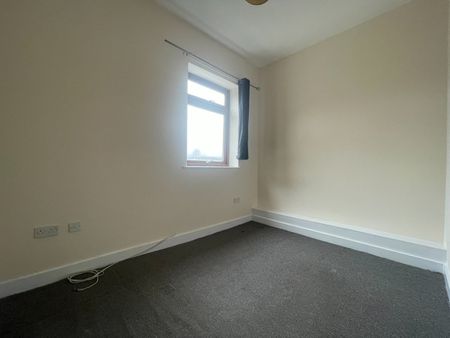 3 Bed Flat, Derby Road, SO14 - Photo 4